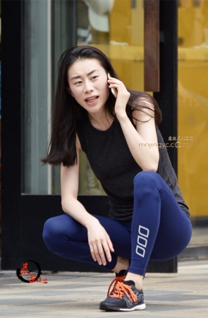 16.8.23 紧身裤美女，运动型