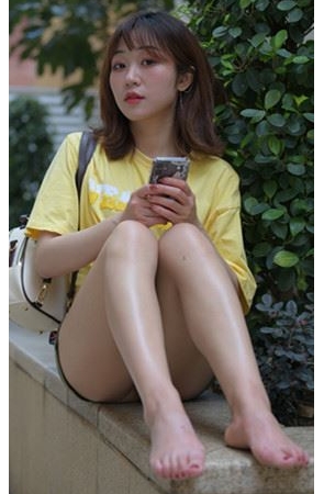 （视频）绿色短裙女孩