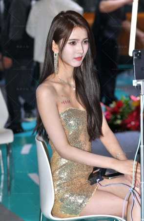 高颜值美女模特在直播