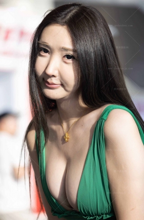 LB513-209P 成都车展-180选美冠军李若宁呼之欲出的大奶