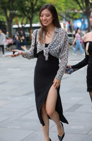 黑色包臀裙美女