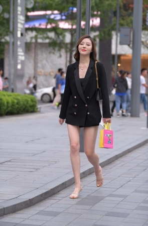 西装外套消失装 [111P-2.26GB]