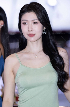 LB095-104P 杭州台球展-网红车模弦子之绿色吊带裙高跟鞋篇