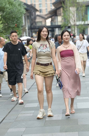 超短裙美眉