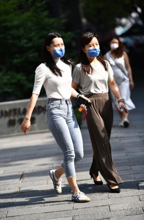 牛仔裤美女