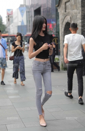 瘦是瘦 但有跨