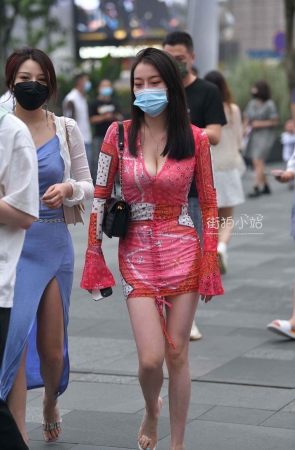 深V红裙
