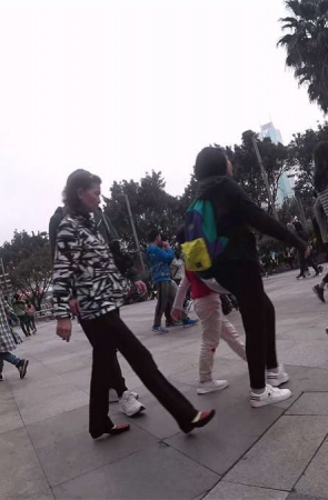 热裤美腿美女