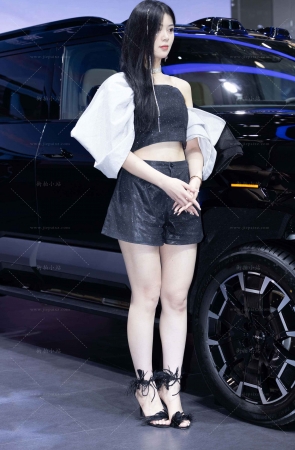 美腿车模