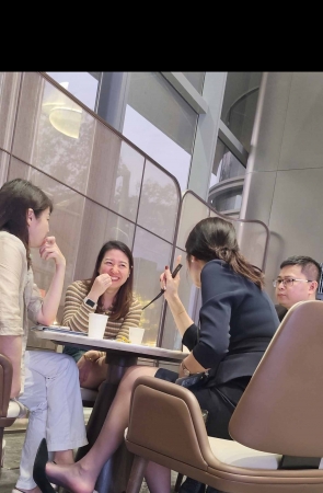 4K视频罕见售楼经理在工作黑丝高跟挑鞋真实震撼