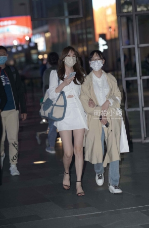 白皙美腿女神