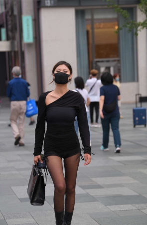 短靴短裤黑色搭配