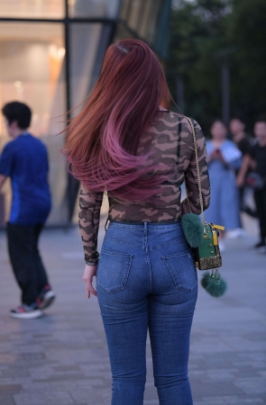 V29蓝色牛仔紧身裤