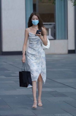 精选街拍作品 NO.1556 吊带长裙美女[179P/284MB]