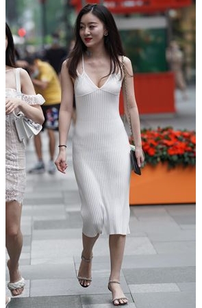 白色吊带长裙美女(96P)