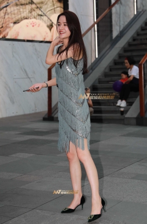 身材苗条颜值不错的辣妈