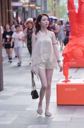 白白嫩嫩的长腿