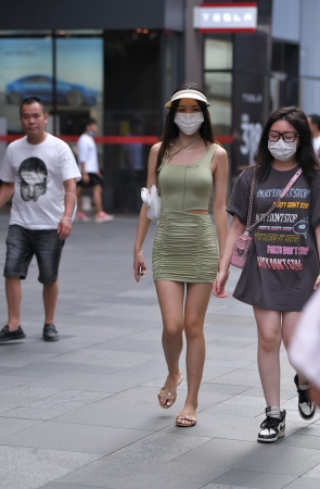 漂亮的包臀裙美女