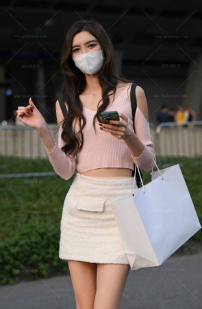 241117-76=35√美腿小姐姐 7P