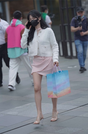 粉白搭配青春动人