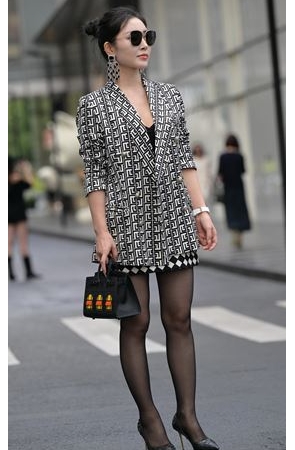 高跟黑丝美女(225P)