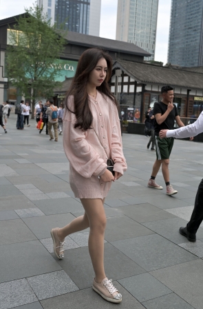 肉丝运动鞋小姐姐