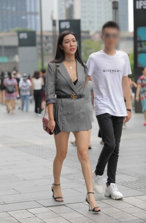 婀娜多姿大长腿气质美女