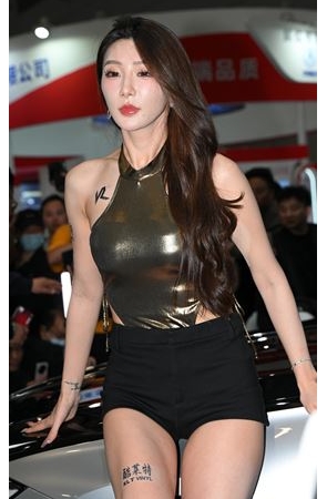 黑色热裤气质美女(28P)