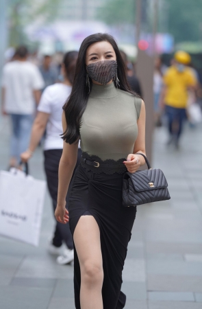 210513