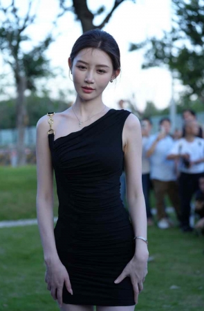 黑色修身裙 [241P4V-7.16GB]