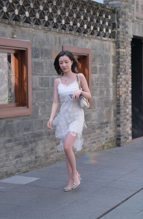 甜美白色连衣裙