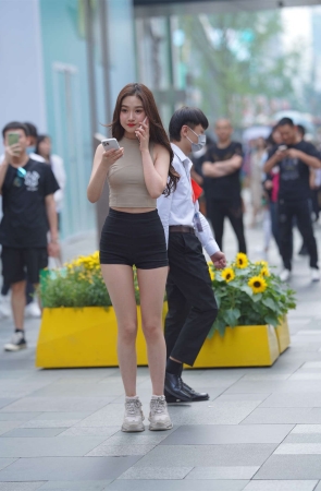 高腰短裤显腿长