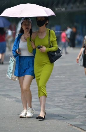 &气质高挑长裙美女