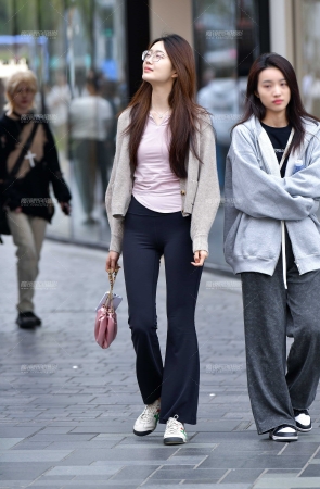 &学妹紧身裤美女