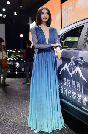 福特长裙模特