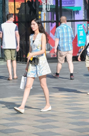 街拍平底鞋肉丝-苗条的小姐姐 [20P]