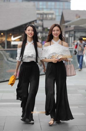 清新美丽姐妹花