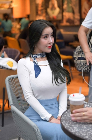 丰腴女子
