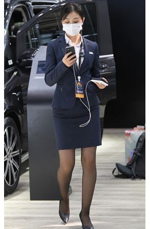 黑丝美女销售员(89P)