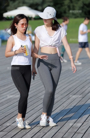 &紧身瑜伽美女&