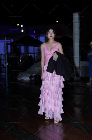 紫色裙时尚美女