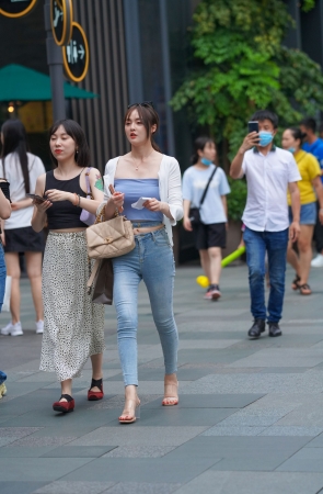 牛仔裤美女