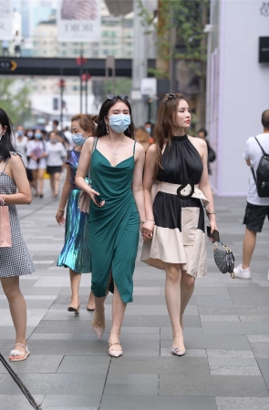 大气连衣裙搭配