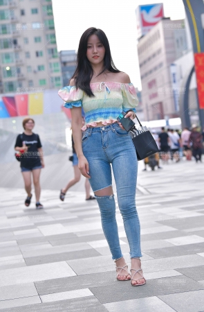 甜美紧牛小姐姐