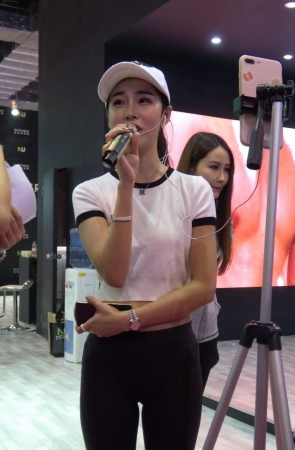 F82黑色紧身瑜伽裤美女17G