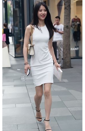 白色连体裙小姐姐(30P)