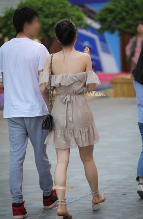 白嫩肌肤 清纯可人的女友