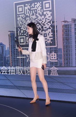 白色通勤风搭配