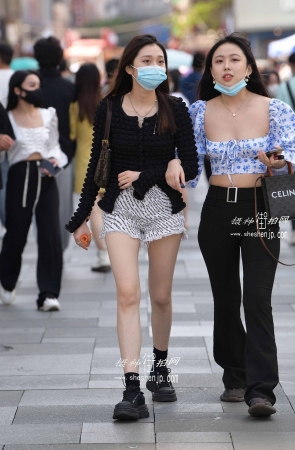 2252-17+62白皙肉腿 热裤女孩 3P