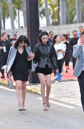 逆天美腿高跟小姐姐